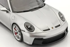 Porsche 911 (992) GT3 2021 GT-silber metallic mit Vitrine 1:18 Minichamps