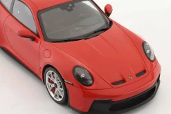 Porsche 911 (992) GT3 2021 indischrot / silberne Felgen 1:18 Minichamps