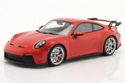 Porsche 911 (992) GT3 2021 indischrot / silberne Felgen 1:18 Minichamps