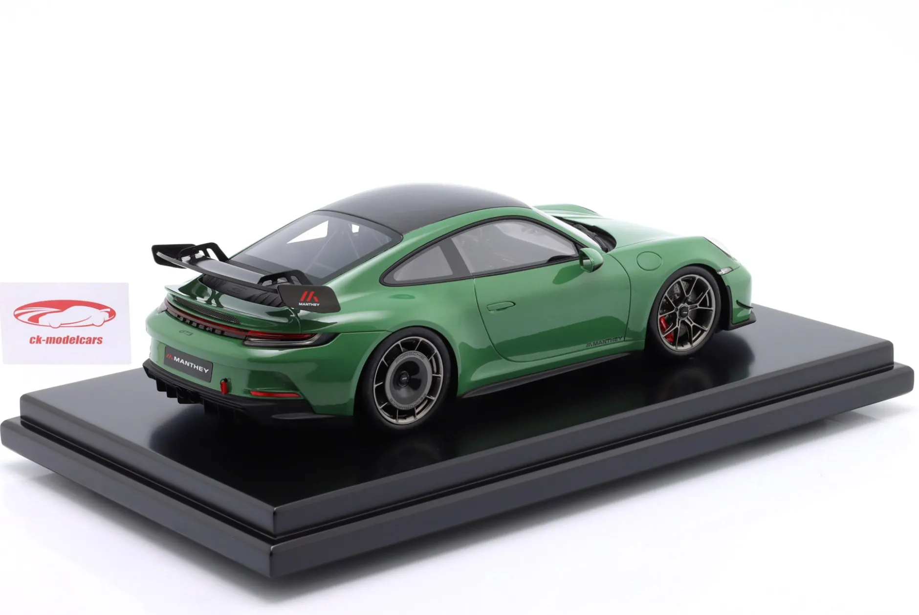 Porsche 911 GT3 (992) Manthey Kit 2024 auratiumgrün 1:12 Spark