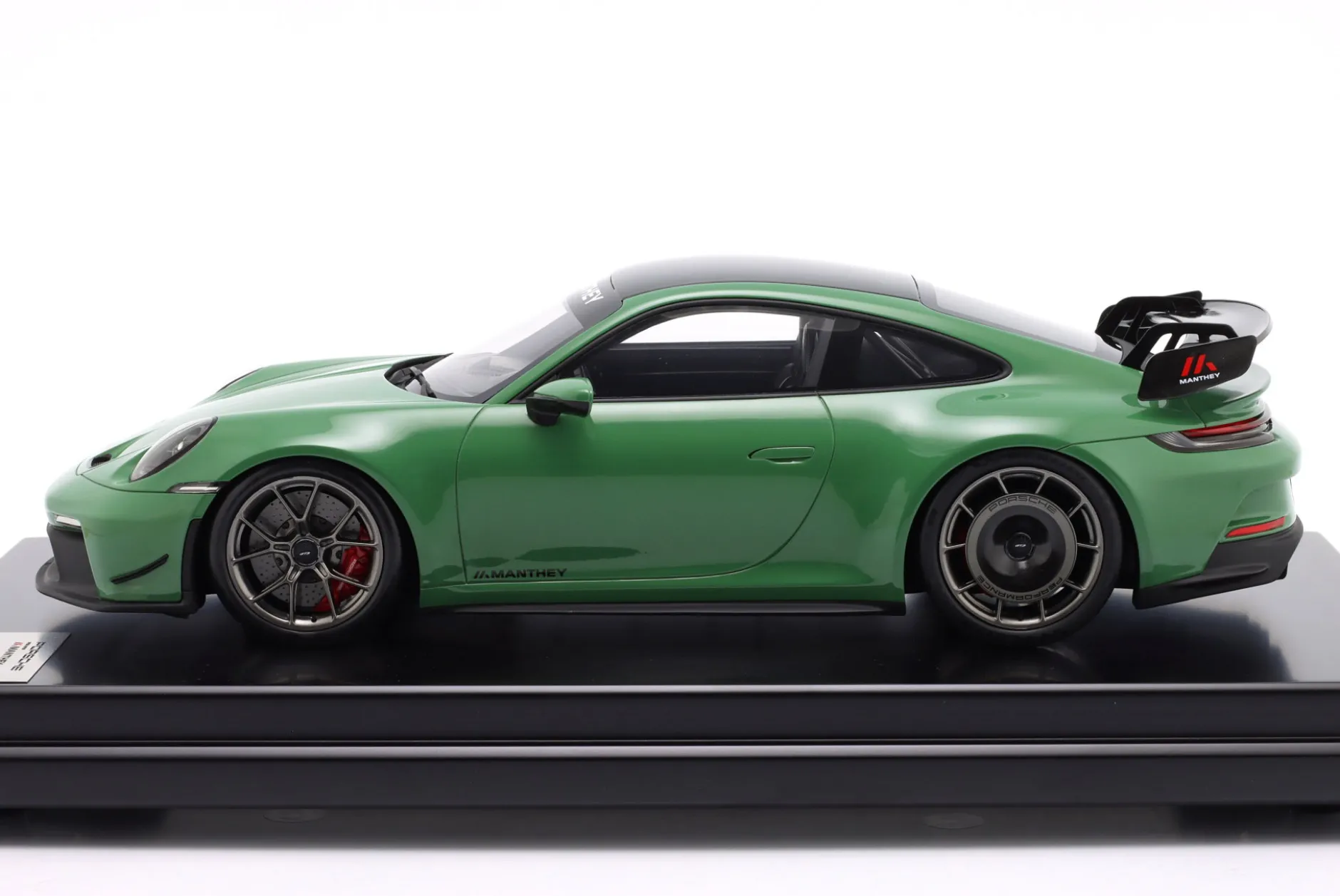 Porsche 911 GT3 (992) Manthey Kit 2024 auratiumgrün 1:12 Spark
