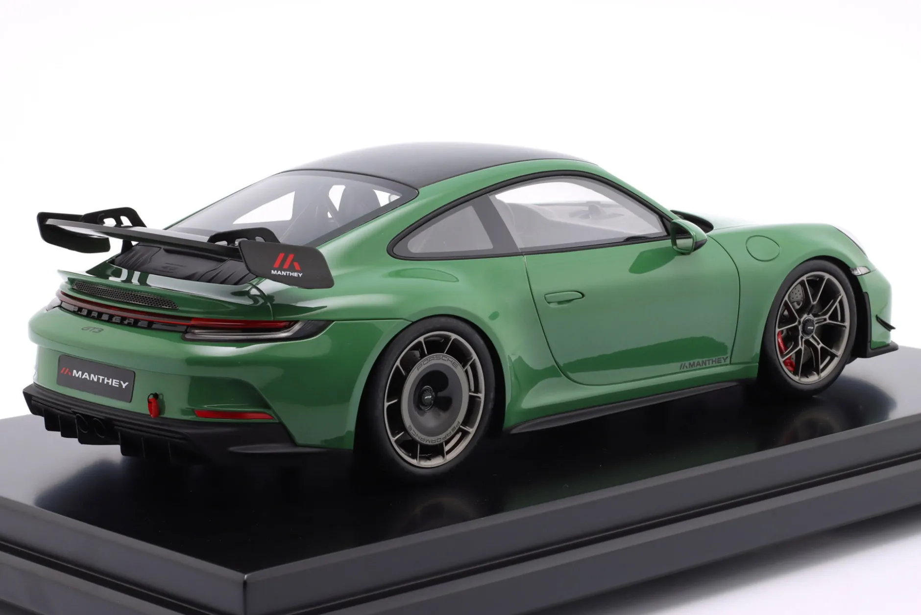 Porsche 911 GT3 (992) Manthey Kit 2024 auratiumgrün 1:12 Spark