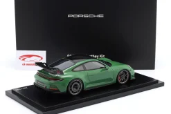 Porsche 911 GT3 (992) Manthey Kit 2024 auratiumgrün 1:18 Spark