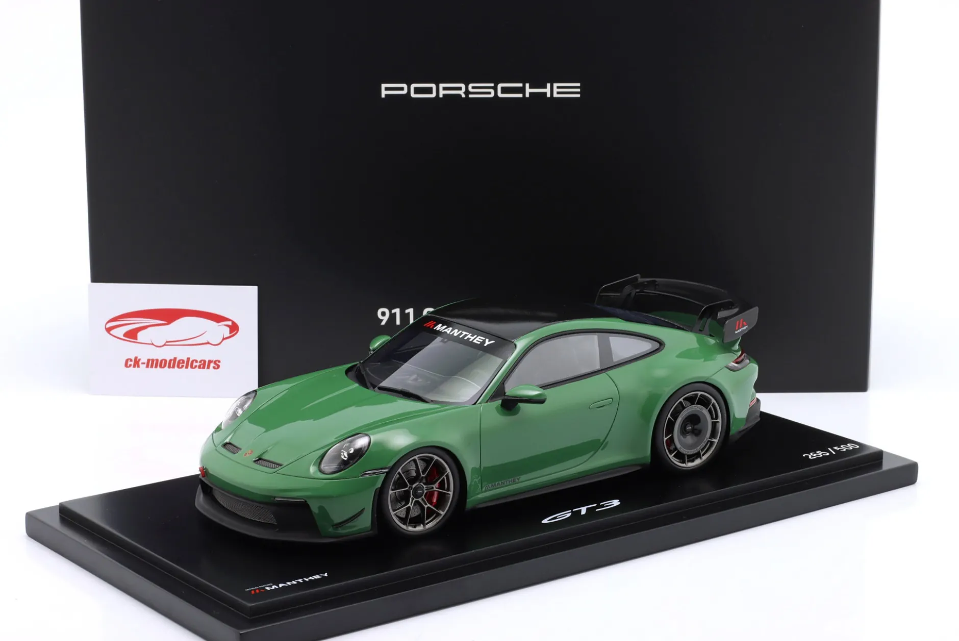 Porsche 911 GT3 (992) Manthey Kit 2024 auratiumgrün 1:18 Spark