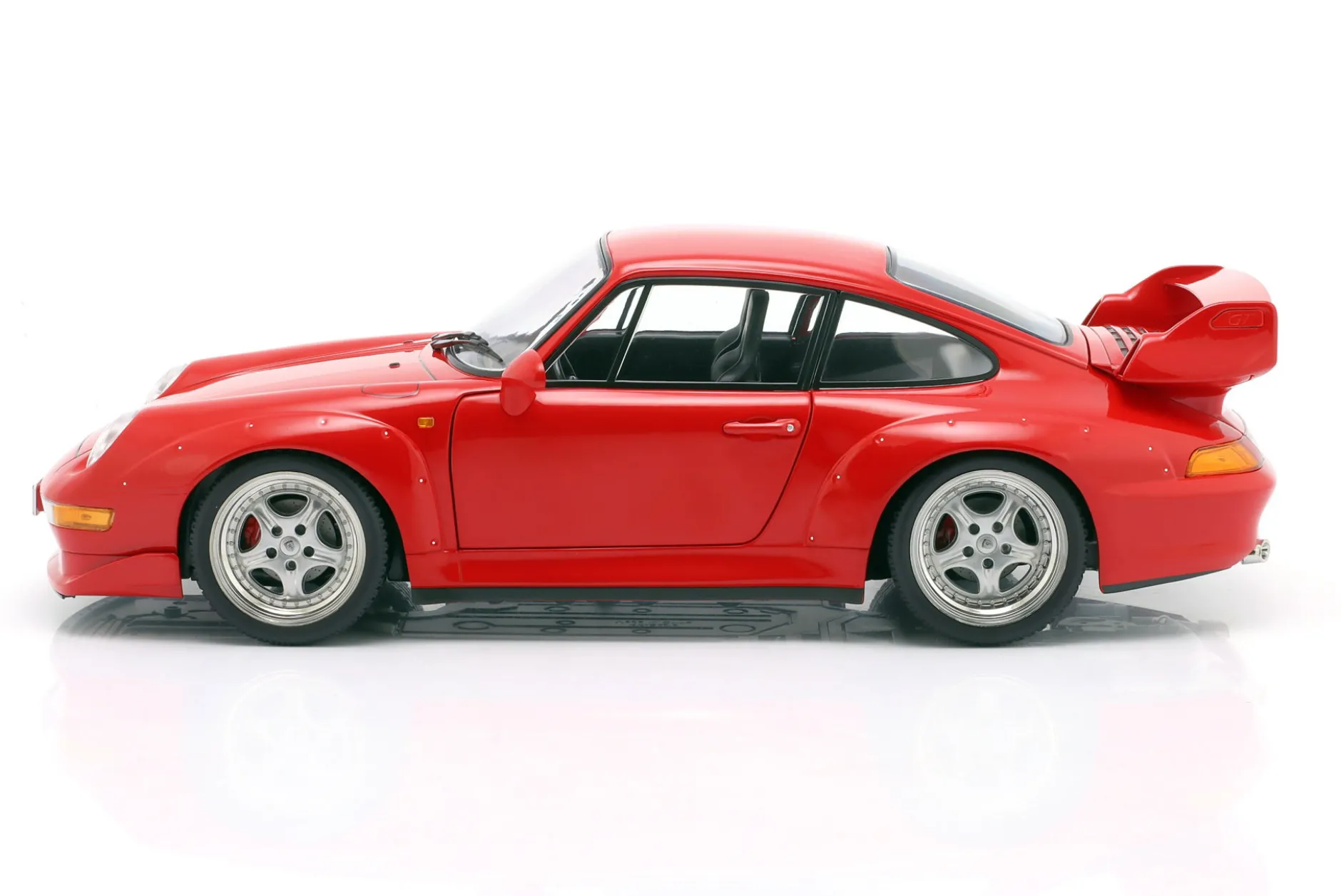 Porsche 911 (993) GT2 mit Speedline Felgen Baujahr 1996 rot 1:12 KK-Scale