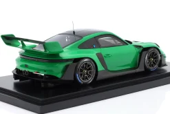 Porsche 911 (992) GT3 R Rennsport Baujahr 2023 viper grün 1:18 Spark