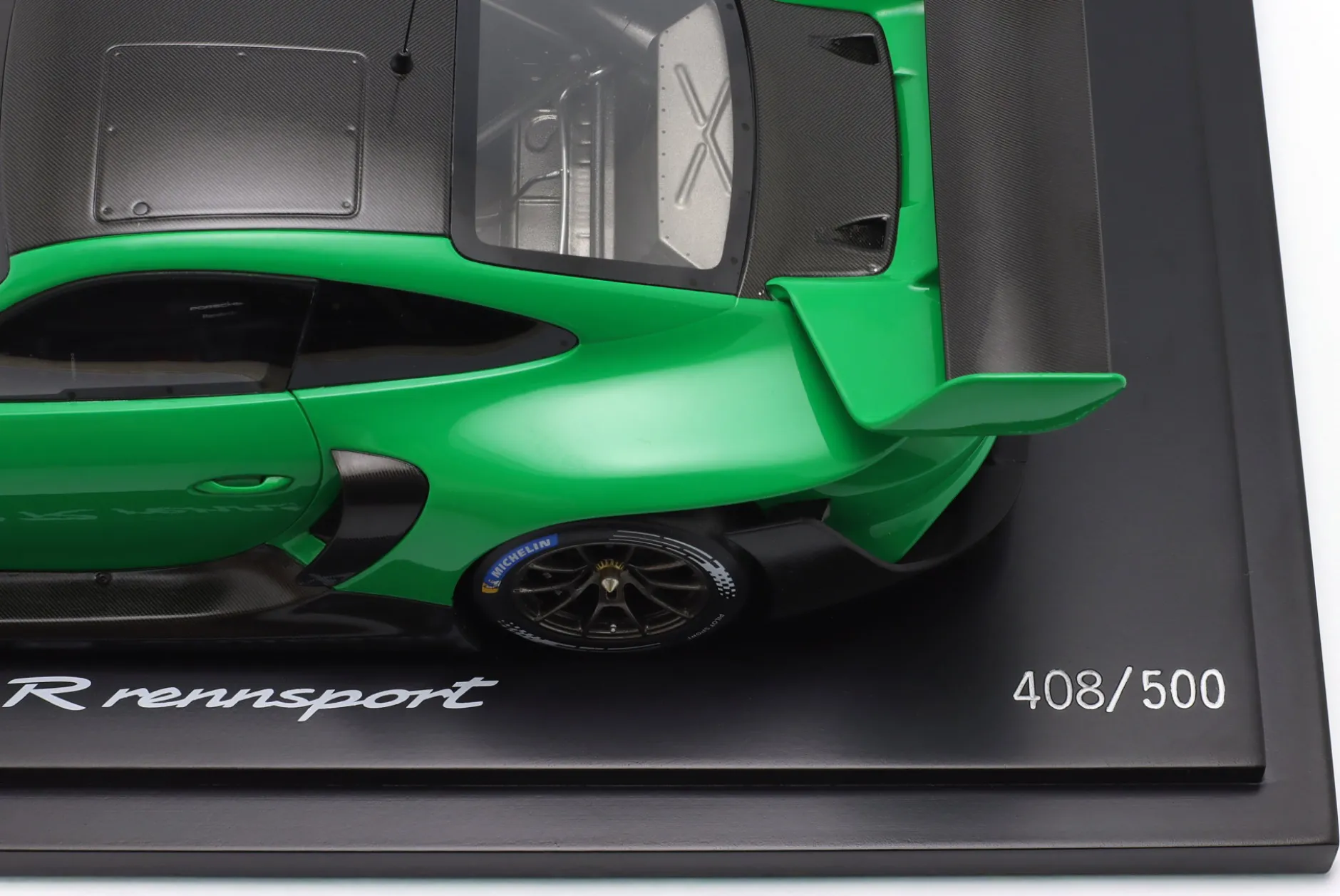 Porsche 911 (992) GT3 R Rennsport Baujahr 2023 viper grün 1:18 Spark
