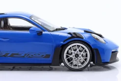 Porsche 911 (992) GT3 RS Baujahr 2023 blau / silberne Felgen 1:18 Minichamps