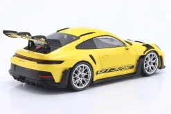 Porsche 911 (992) GT3 RS Baujahr 2023 gelb / silberne Felgen 1:18 Minichamps