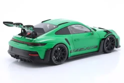 Porsche 911 (992) GT3 RS Baujahr 2023 grün / schwarze Felgen 1:18 Minichamps