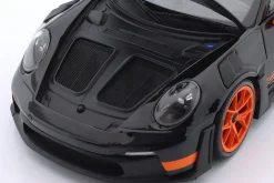 Porsche 911 (992) GT3 RS Baujahr 2022 schwarz / orange Felgen 1:18 Minichamps