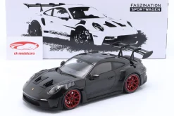 Porsche 911 (992) GT3 RS Baujahr 2023 schwarz / rote Felgen 1:18 Minichamps