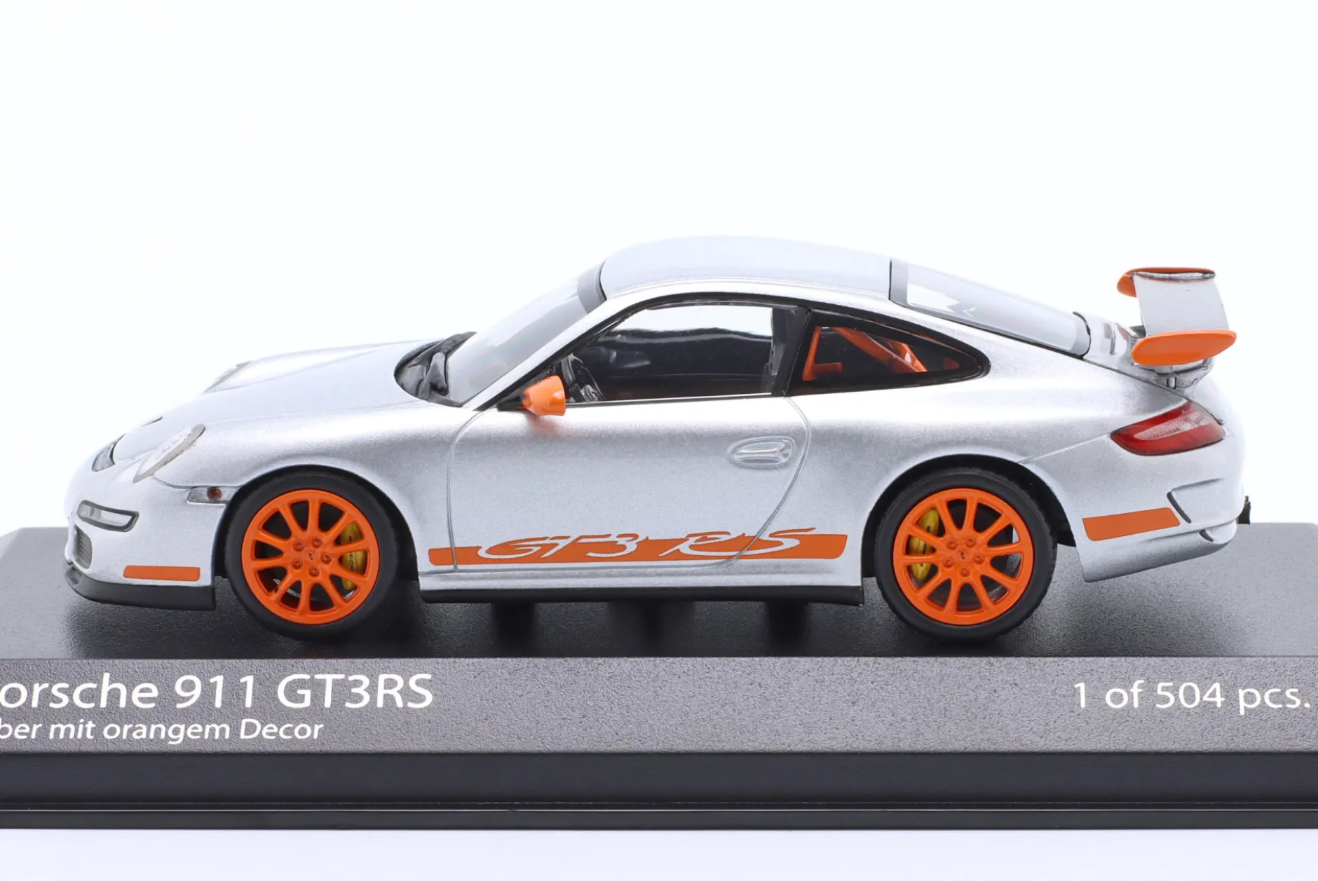 Porsche 911 (997.1) GT3 RS Baujahr 2006 silber / orange 1:43 Minichamps