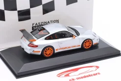 Porsche 911 (997.1) GT3 RS Baujahr 2006 silber / orange 1:43 Minichamps