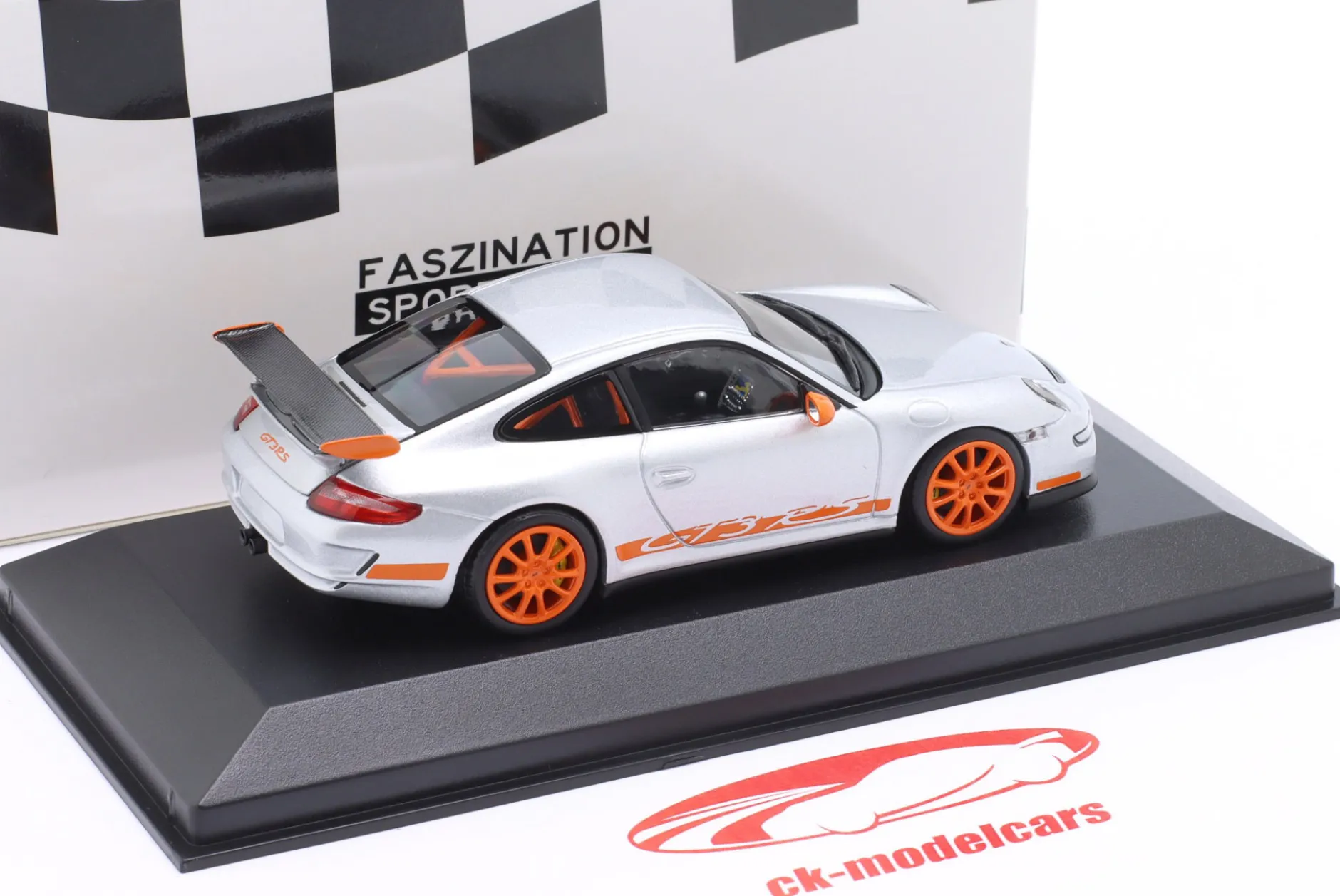 Porsche 911 (997.1) GT3 RS Baujahr 2006 silber / orange 1:43 Minichamps