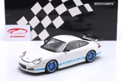Porsche 911 (996) GT3 RS Baujahr 2002 weiß / blau 1:18 Minichamps