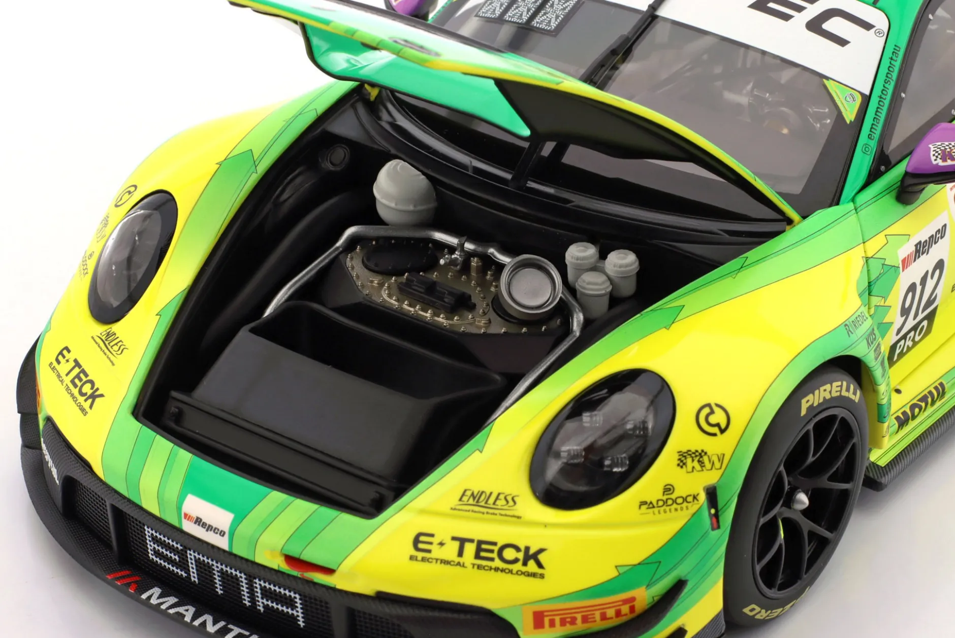 Porsche 911 GT3 R #912 Sieger 12h Bathurst 2024 Manthey Grello 1:18 Minichamps