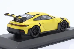 Porsche 911 (992) GT3 RS 2023 racing gelb / schwarze Felgen 1:43 Minichamps