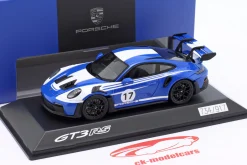 Porsche 911 (992) GT3 RS Salzburg #17 blau / weiß 1:43 Spark