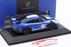 Porsche 911 (992) GT3 RS Salzburg #17 blau / weiß 1:43 Spark