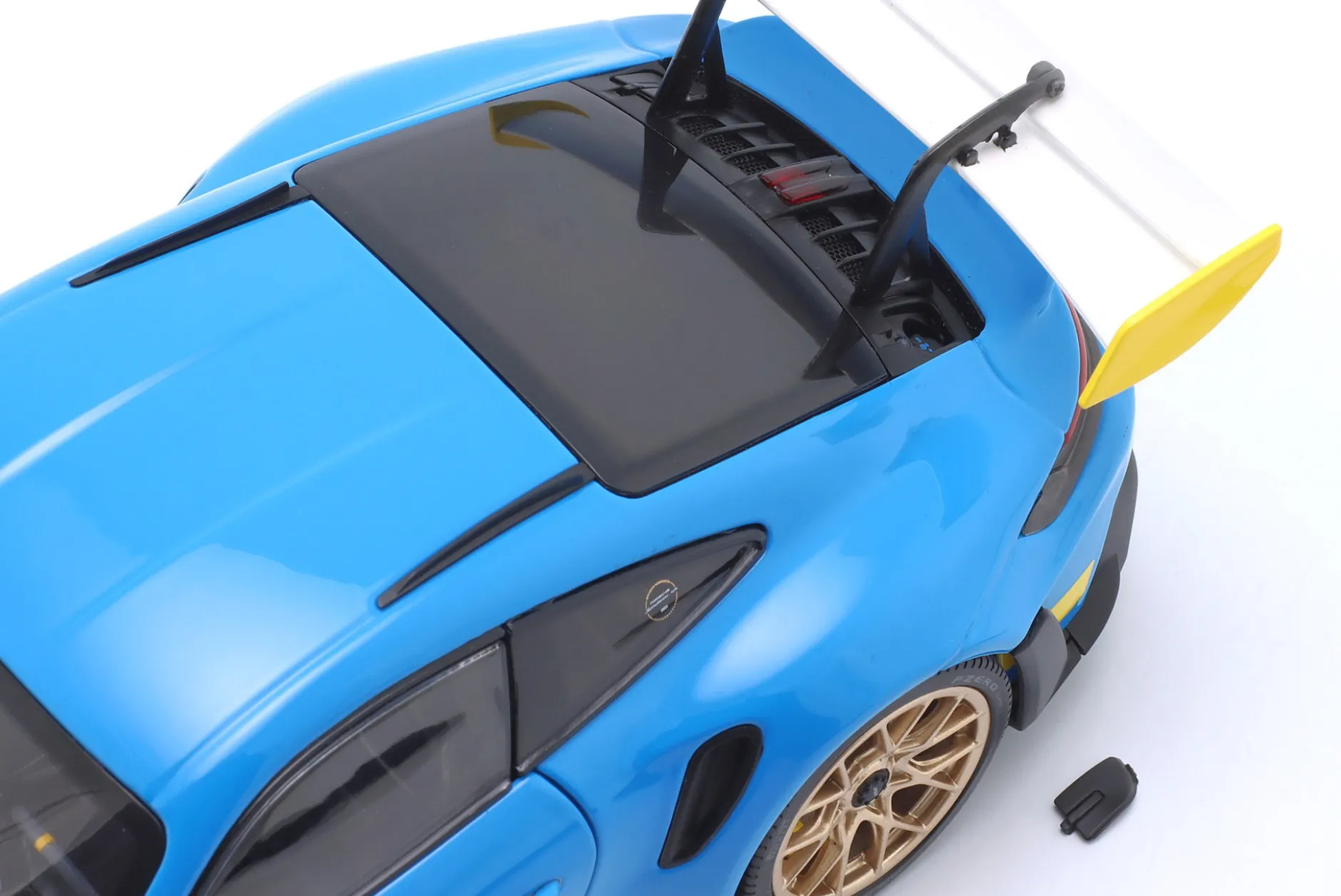 Porsche 911 (992) GT3 RS Tribute 24h Daytona 2003 Rivierablau 1:18 Minichamps