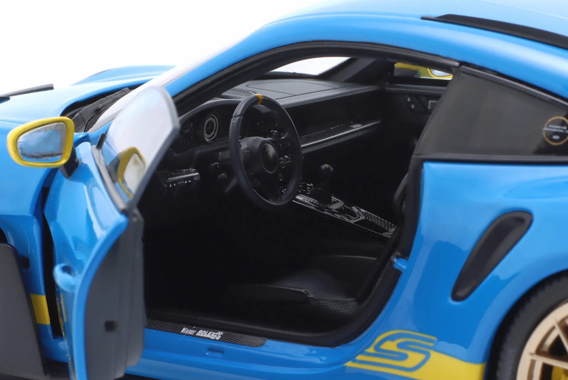 Porsche 911 (992) GT3 RS Tribute 24h Daytona 2003 Rivierablau 1:18 Minichamps