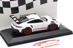 Porsche 911 (992) GT3 RS 2023 weiß / rote Felgen & Dekor 1:43 Minichamps