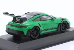 Porsche 911 (992) GT3 RS Weissach-Paket 2023 grün / schwarz 1:43 Minichamps