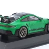 Porsche 911 (992) GT3 RS Weissach-Paket 2023 grün / goldene Felgen 1:43 Minichamps