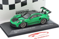 Porsche 911 (992) GT3 RS Weissach-Paket 2023 grün / goldene Felgen 1:43 Minichamps