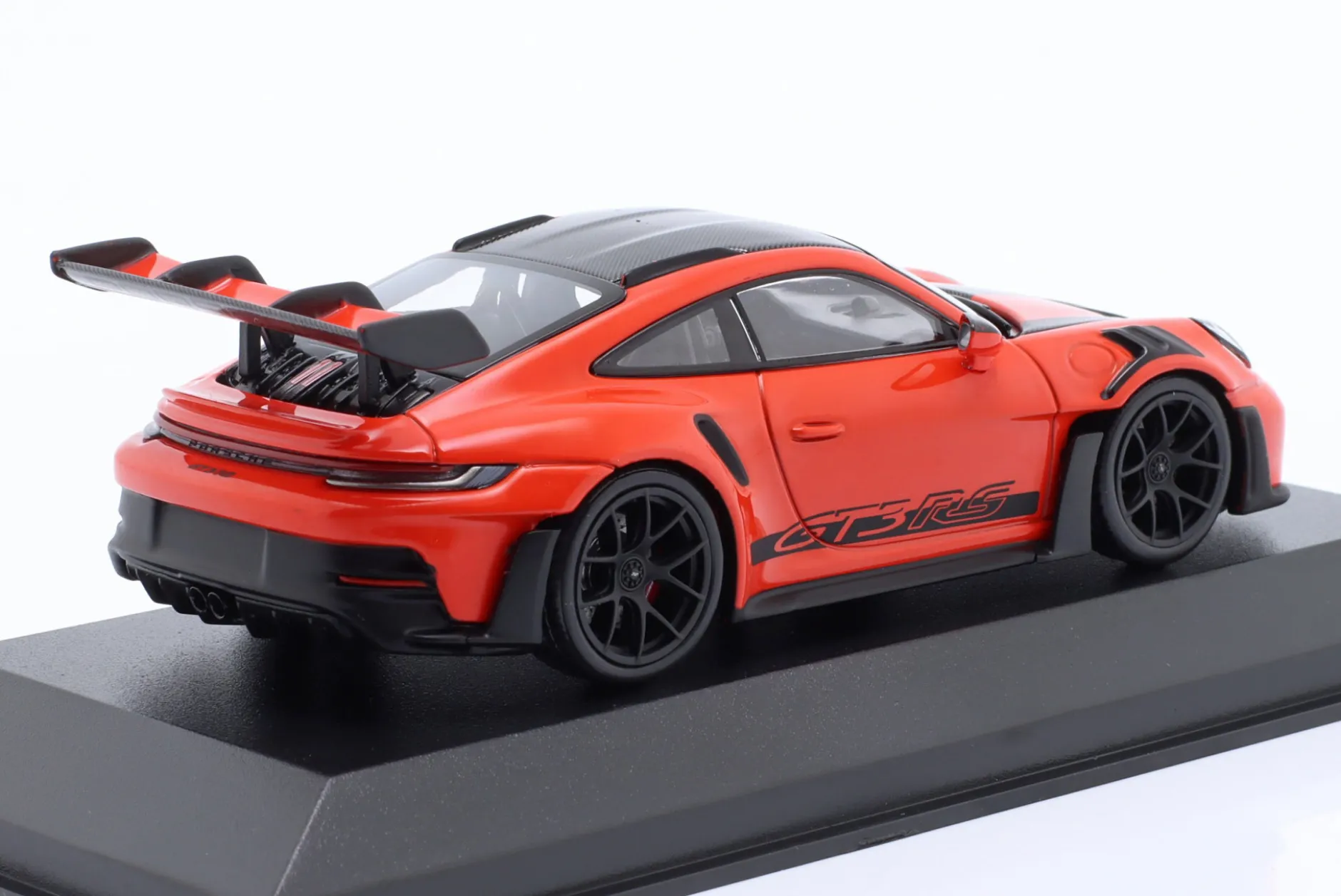 Porsche 911 (992) GT3 RS Weissach-Paket 2023 rot / schwarze Felgen 1:43 Minichamps