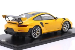 Porsche 911 (991) GT2 RS Weissach-Paket signalgelb 1:18 Spark