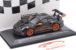 Porsche 911 (992) GT3 RS Weissach-Paket 2023 schwarz / orange 1:43 Minichamps