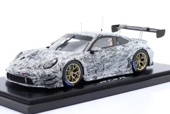 Porsche 911 (992) GT3 R Testcar Erlkönig weiß / schwarz 1:18 Spark