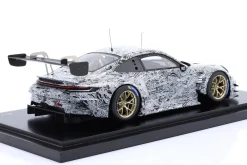 Porsche 911 (992) GT3 R Testcar Erlkönig weiß / schwarz 1:18 Spark