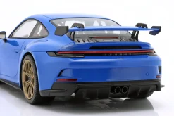 Porsche 911 (992) GT3 2021 sharkblue / goldene Felgen 1:18 Minichamps