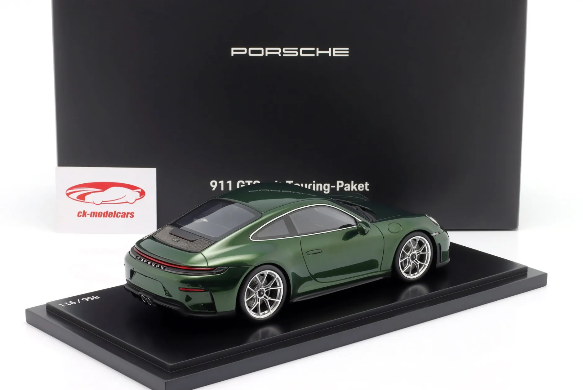 Porsche 911 (992.2) GT3 Touring Baujahr 2025 oakgrün metallic 1:18 Spark