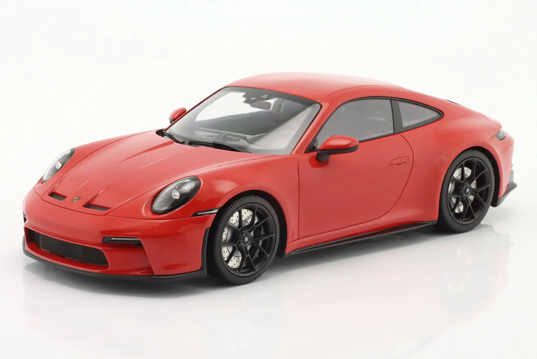 Porsche 911 (992) GT3 Touring 2022 indischrot / schwarze Felgen 1:18 Minichamps