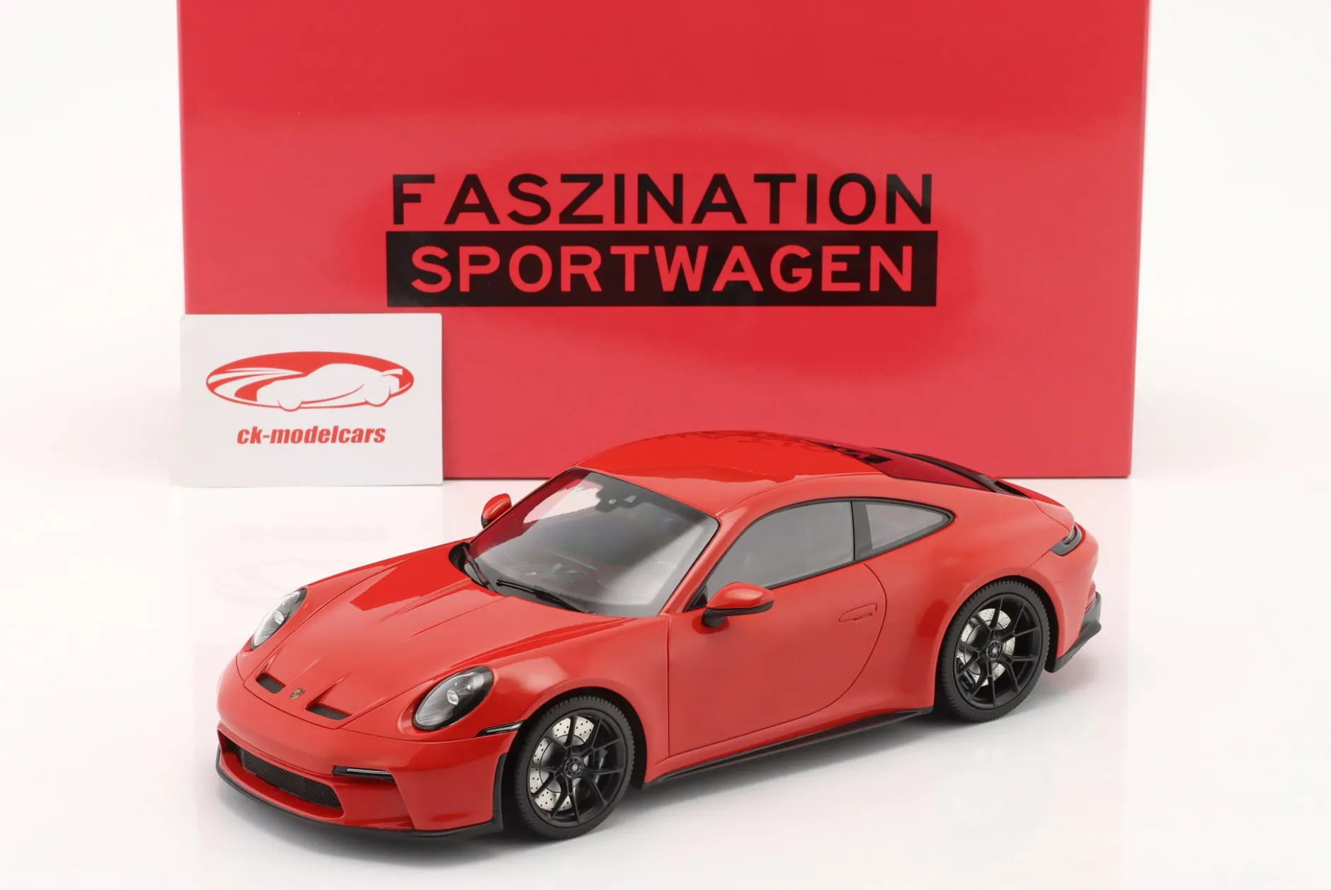 Porsche 911 (992) GT3 Touring 2022 indischrot / schwarze Felgen 1:18 Minichamps