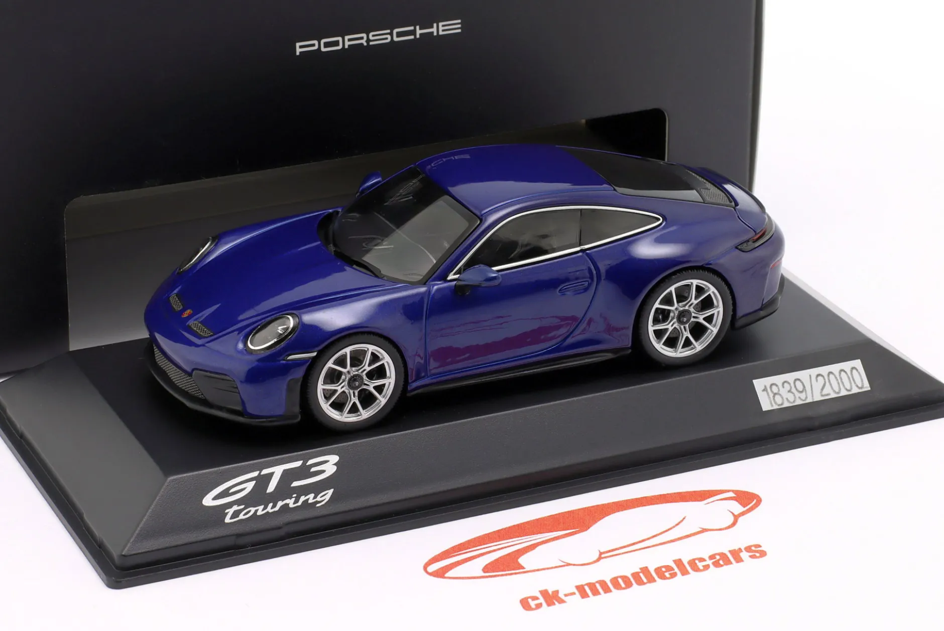 Porsche 911 (992.2) GT3 Touring-Paket 2025 enzianblau metallic 1:43 Spark