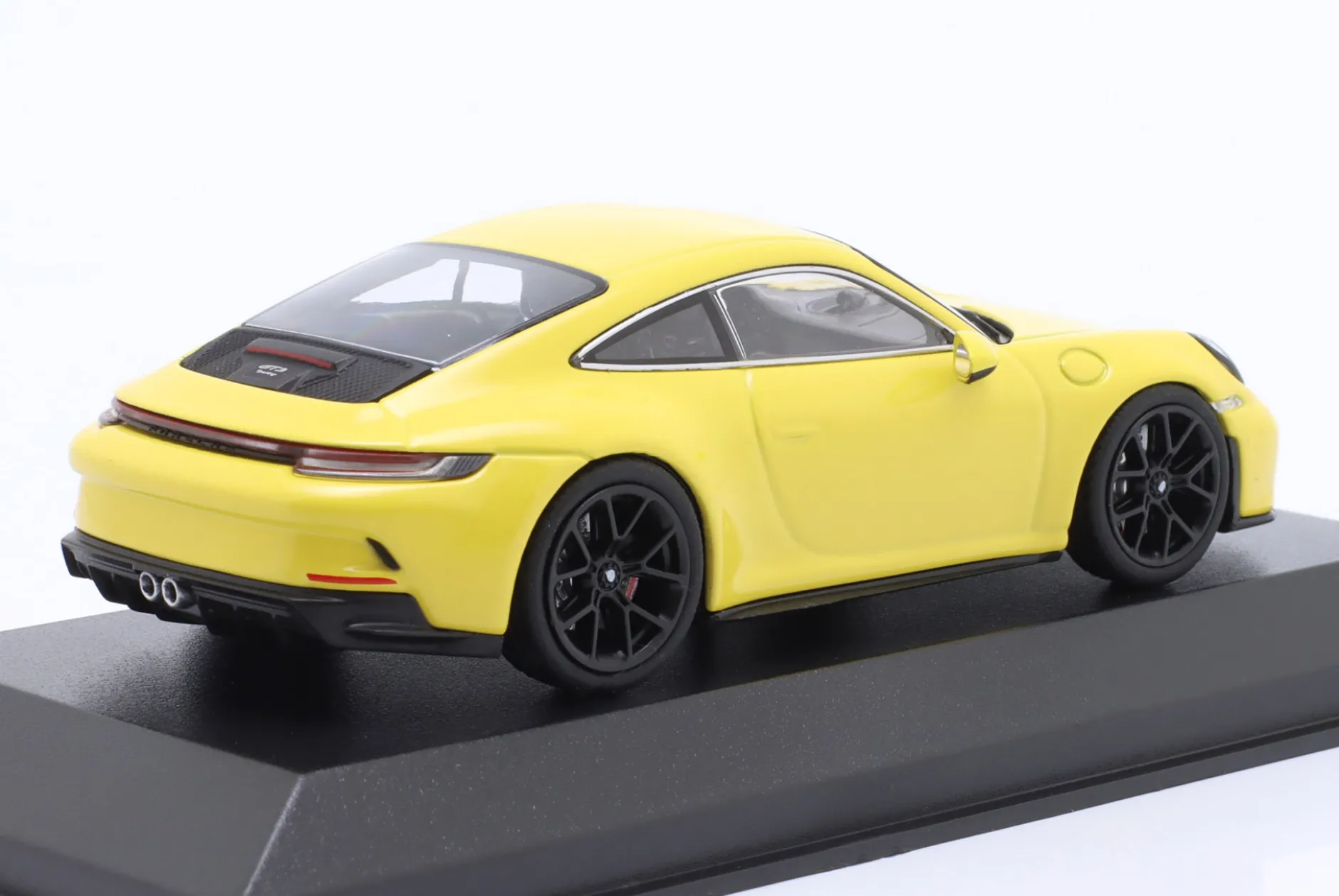 Porsche 911 (992) GT3 Touring 2021 racing gelb / schwarze Felgen 1:43 Minichamps