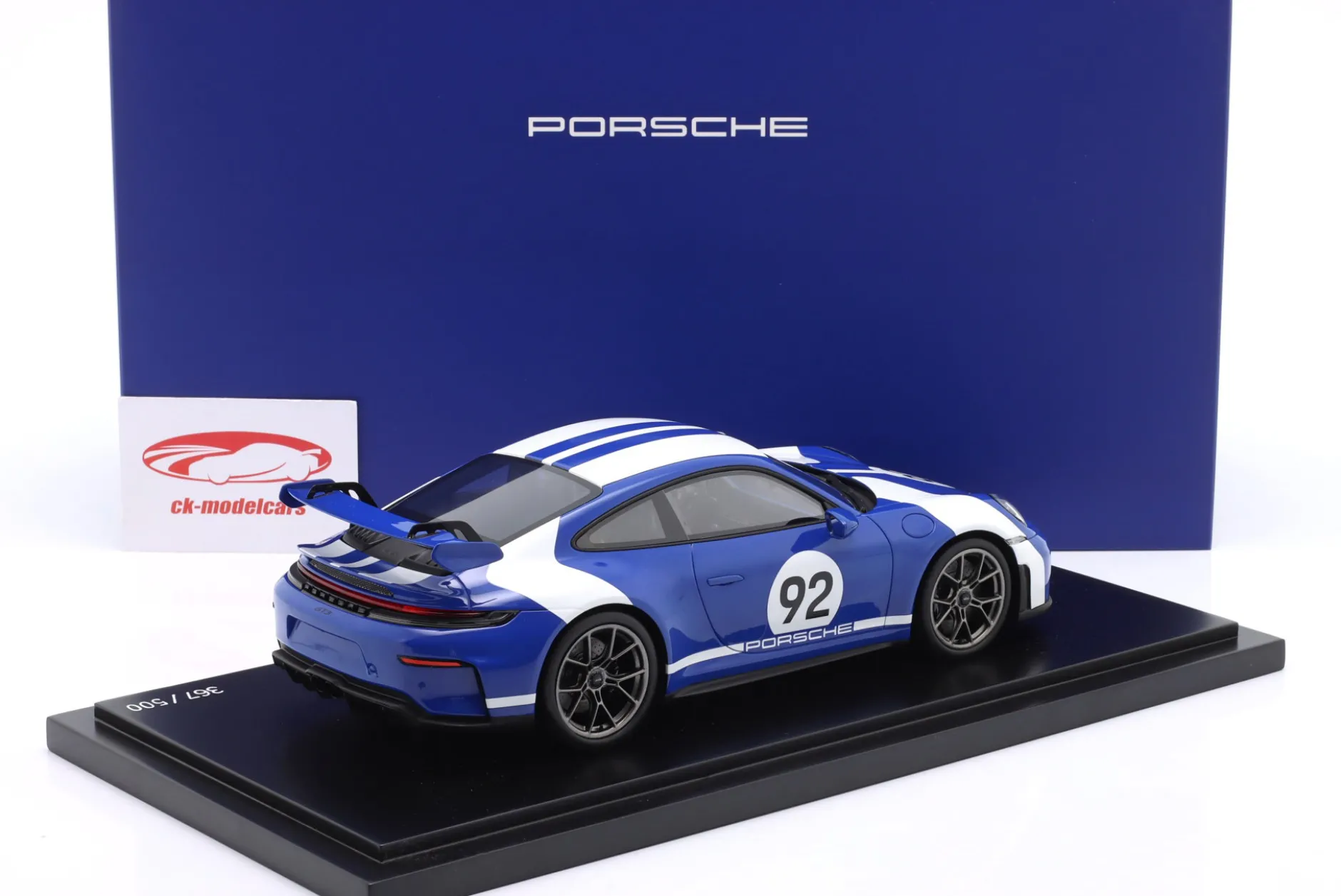 Porsche 911 (992.2) GT3 Velocity Design #92 blau / weiß 1:18 Spark