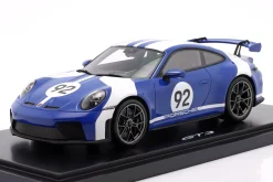 Porsche 911 (992.2) GT3 Velocity Design #92 blau / weiß 1:18 Spark