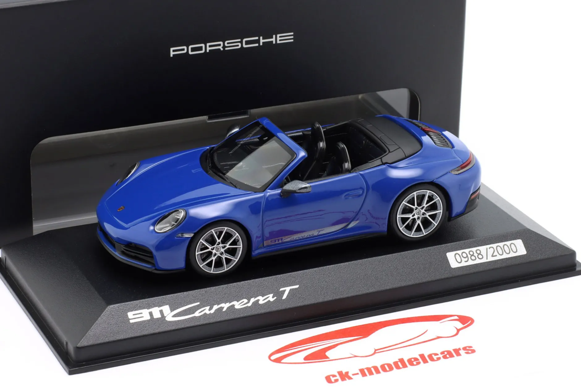 Porsche 911 (992 II) Carrera T Cabriolet Baujahr 2024 luganoblau 1:43 Minichamps
