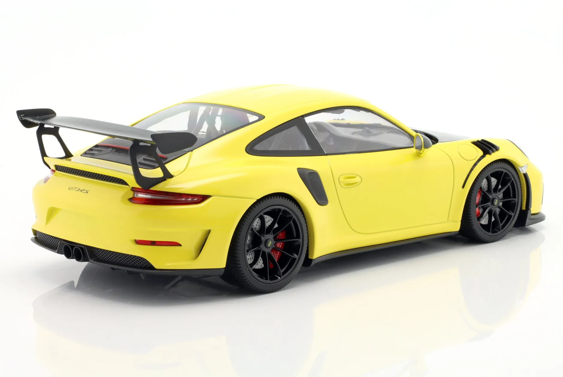 Porsche 911 (991 II) GT3 RS 2019 gelb / schwarze Felgen 1:18 Minichamps