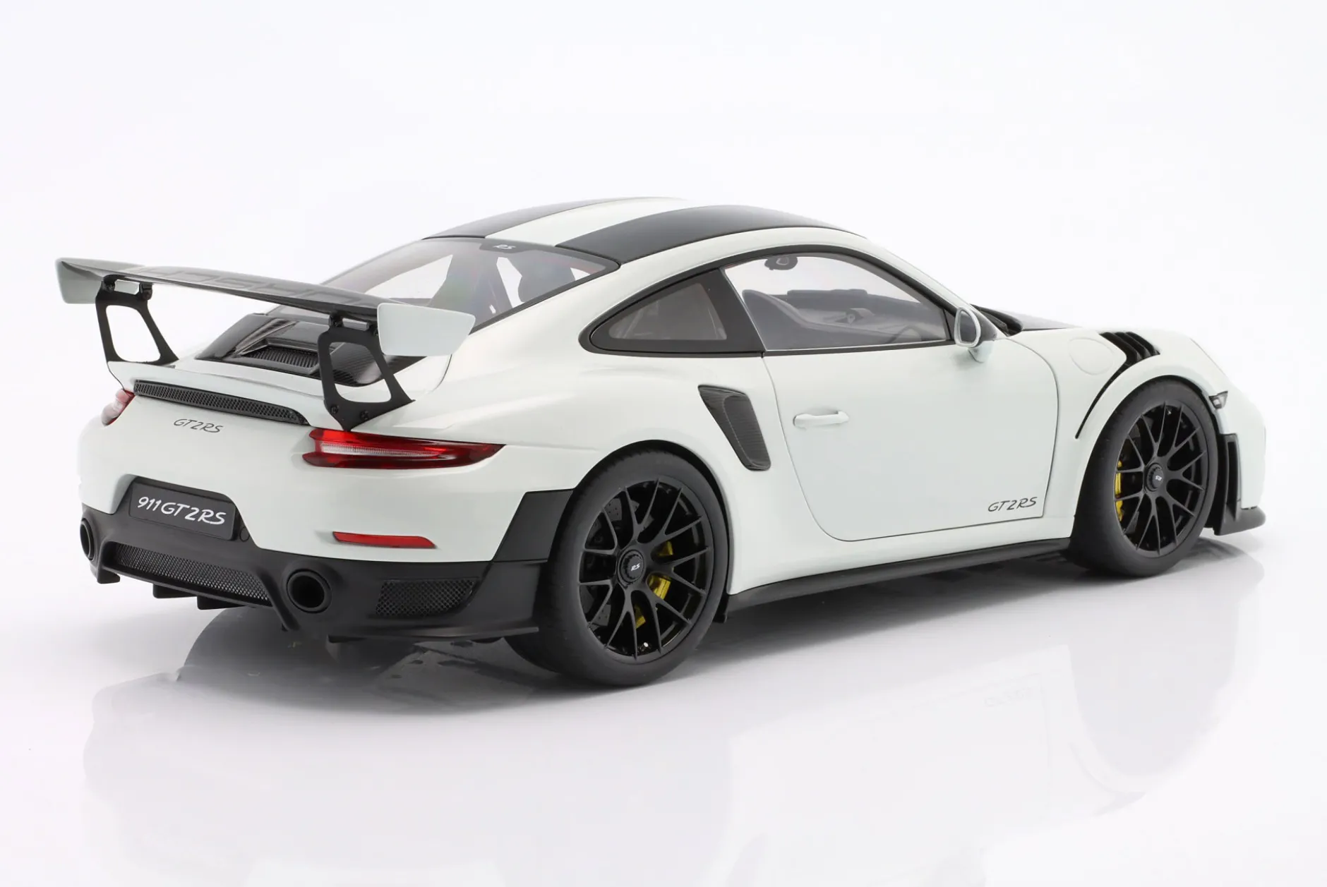 Porsche 911 (991 II) GT2 RS Weissach Package 2017 weiß 1:18 AUTOart