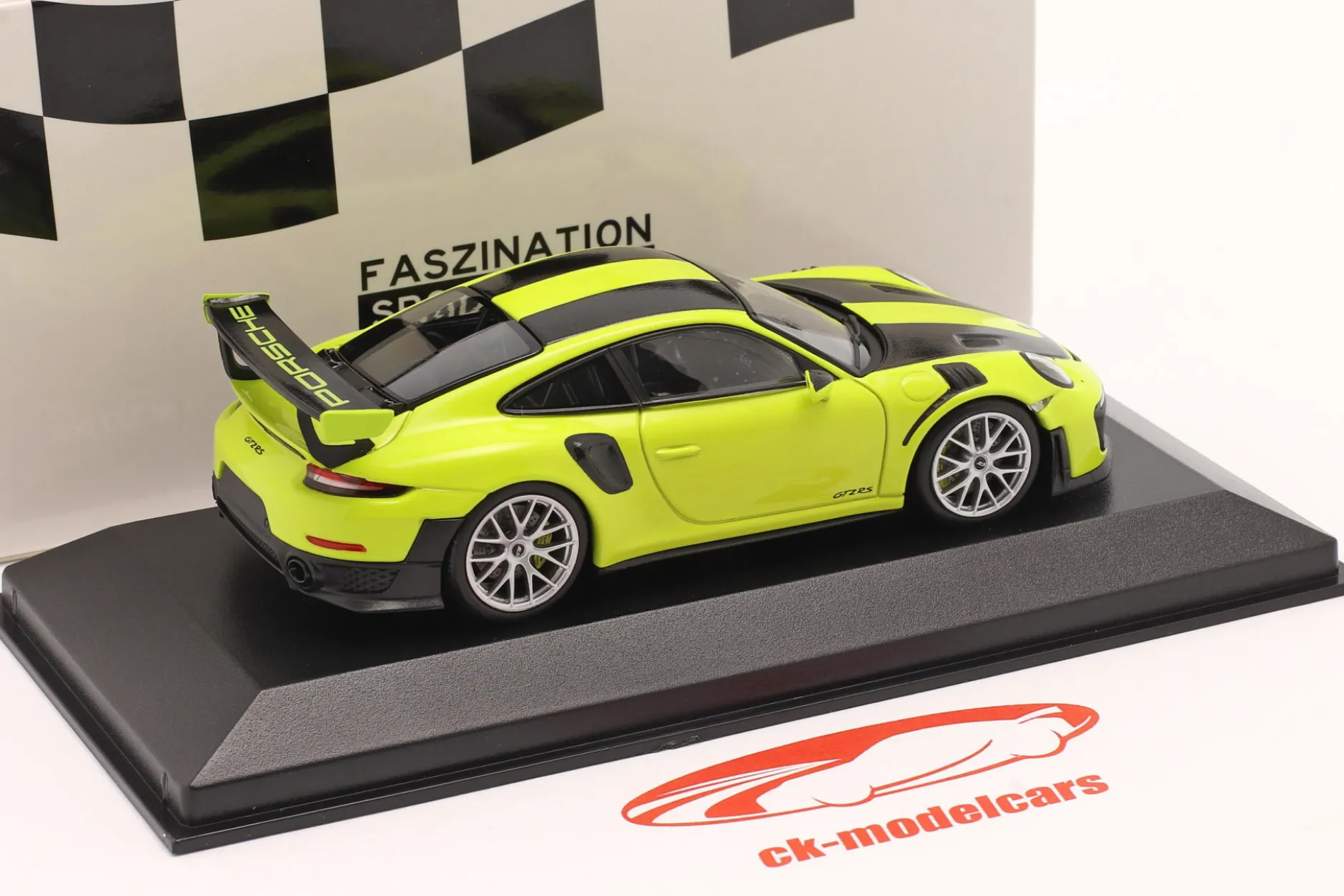Porsche 911 (991 II) GT2 RS Weissach Package 2018 acidgrün / silberne Felgen 1:43 Minichamps