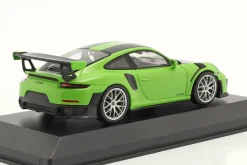 Porsche 911 (991 II) GT2 RS Weissach Package 2018 signalgrün / silberne Felgen 1:43 Minichamps