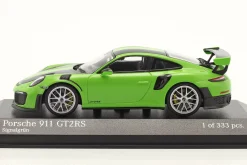 Porsche 911 (991 II) GT2 RS Weissach Package 2018 signalgrün / silberne Felgen 1:43 Minichamps