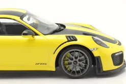 Porsche 911 (991 II) GT2 RS Weissach Package 2018 racing gelb / silberne Felgen 1:18 Minichamps